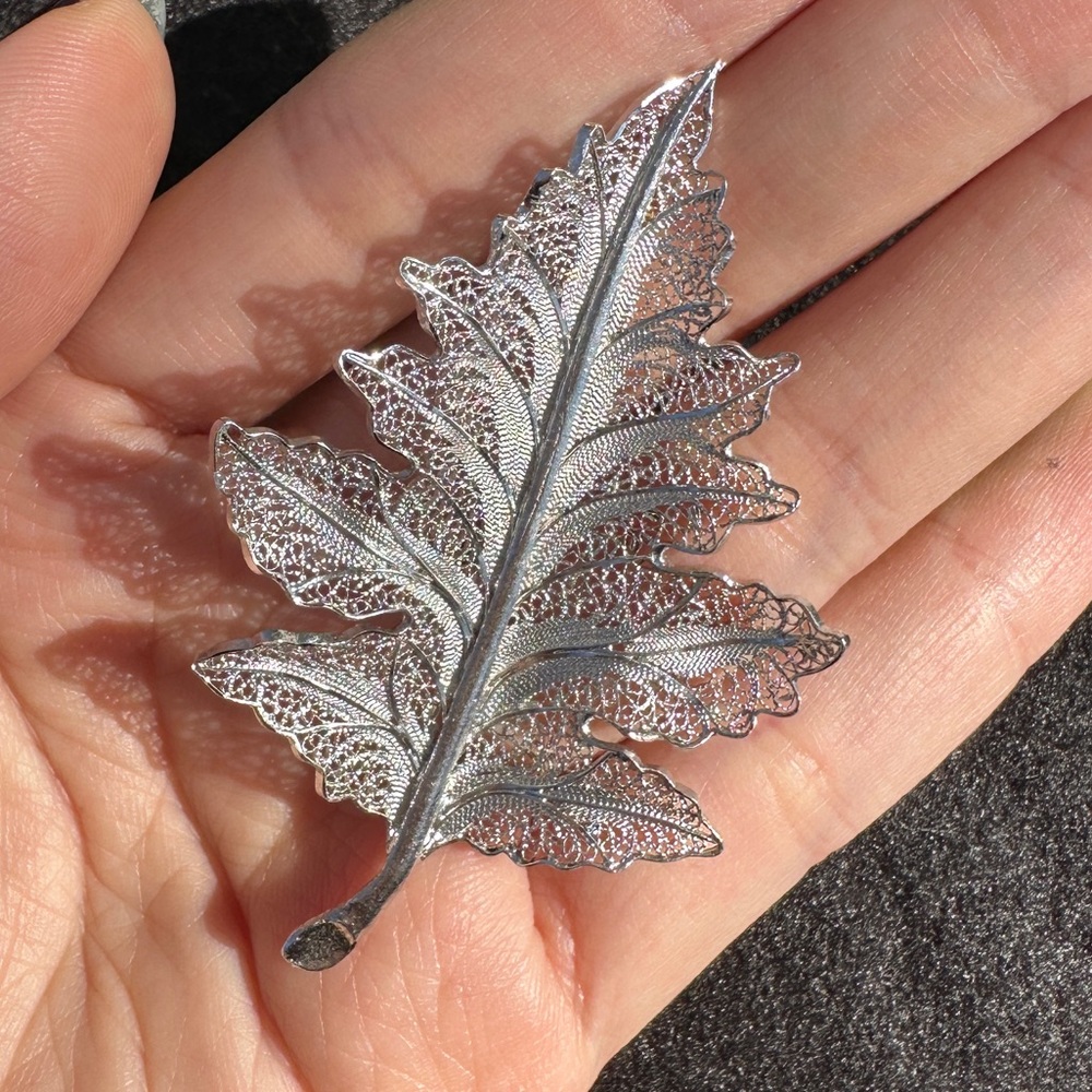 Vintage leaf brooch pin | Vanlou sterling silver